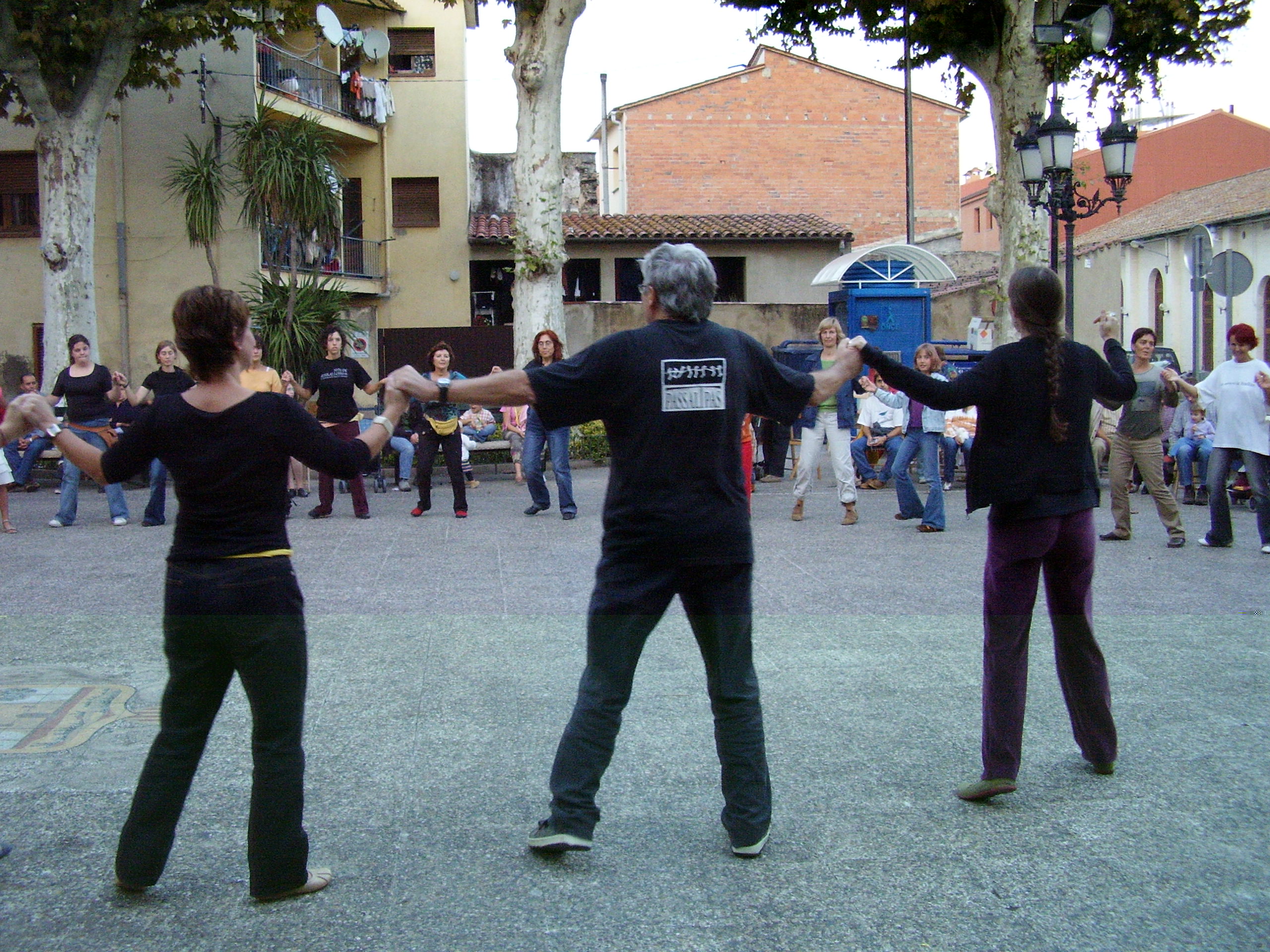 ballant al carrer